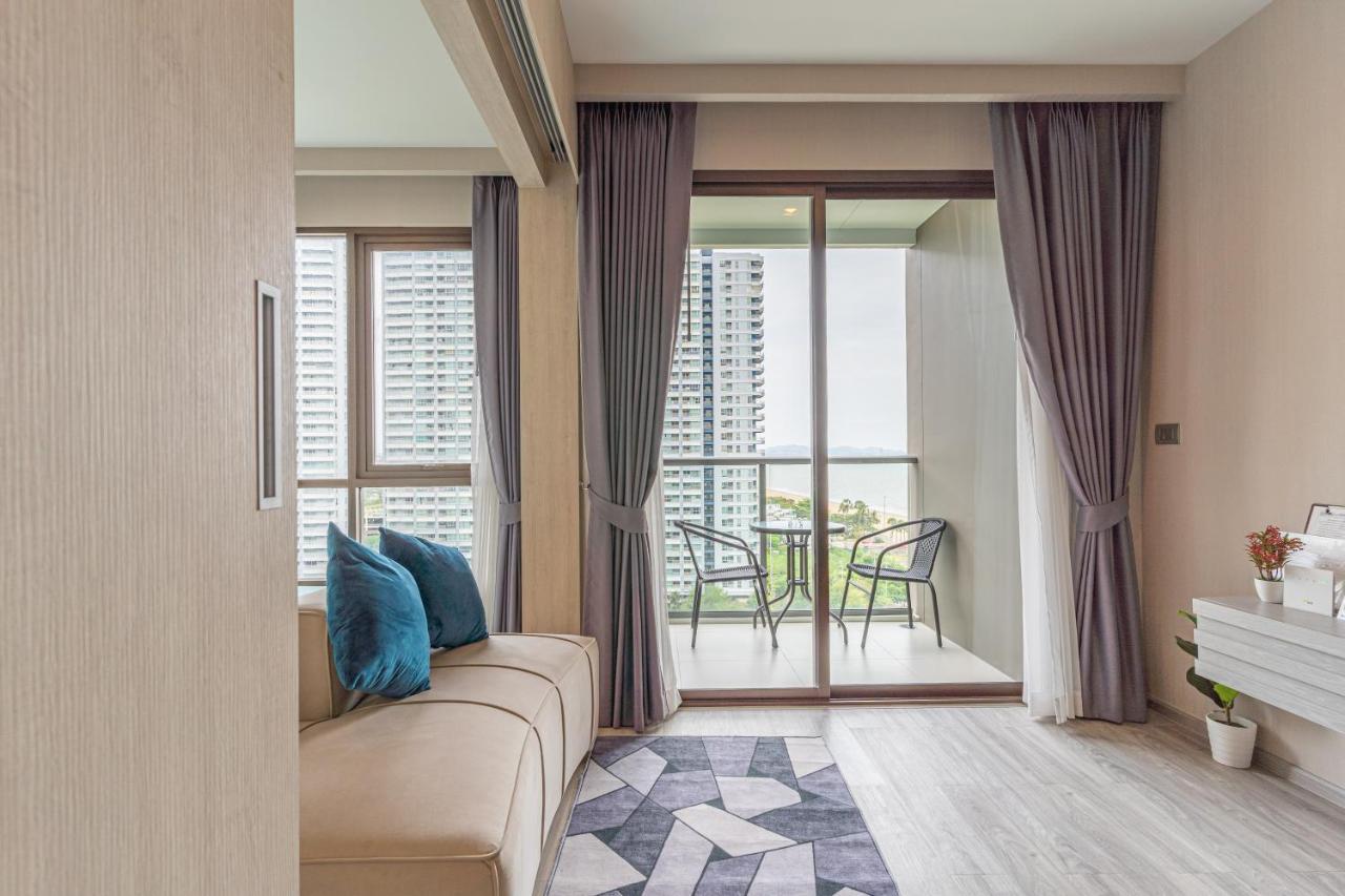 Aeras Beachfront Condominium Haat Jomtien Eksteriør bilde
