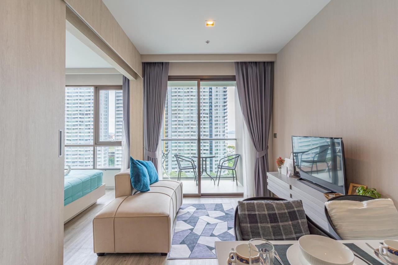 Aeras Beachfront Condominium Haat Jomtien Eksteriør bilde