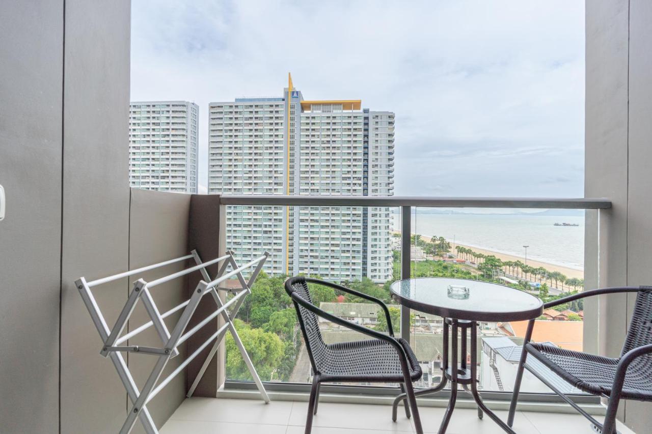 Aeras Beachfront Condominium Haat Jomtien Eksteriør bilde